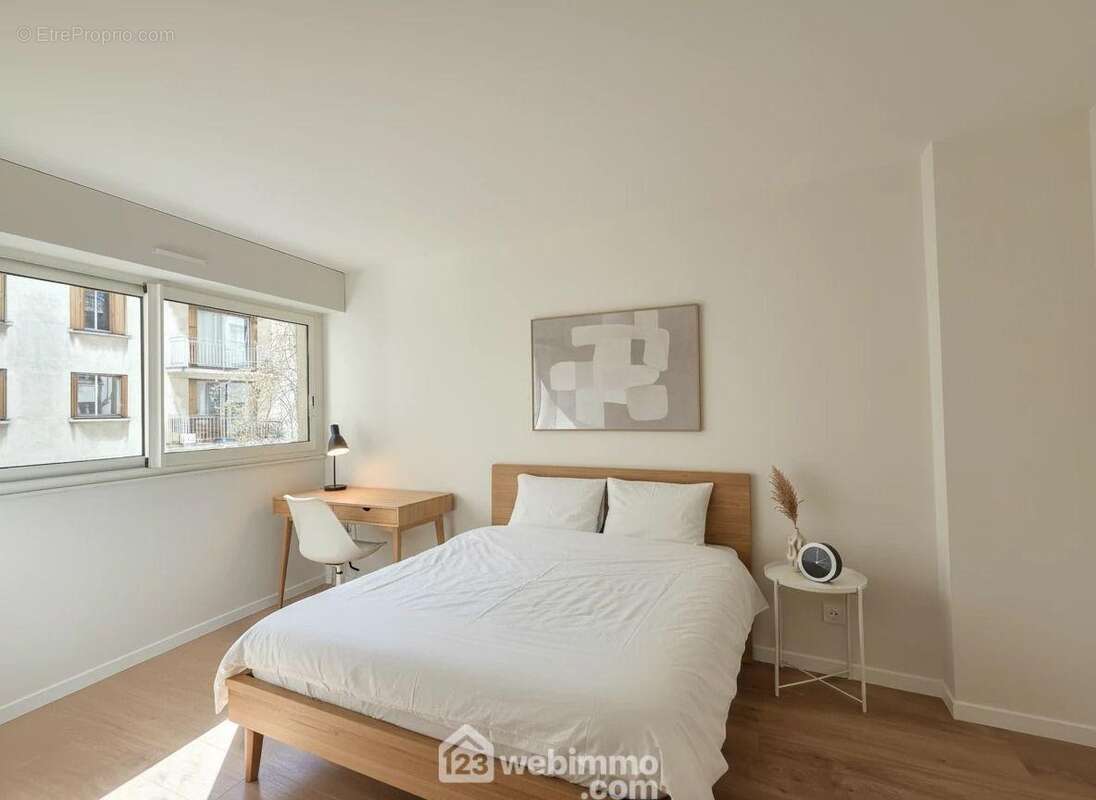 Une grande chambre de 13m2 sur cour. - Appartement à PARIS-15E