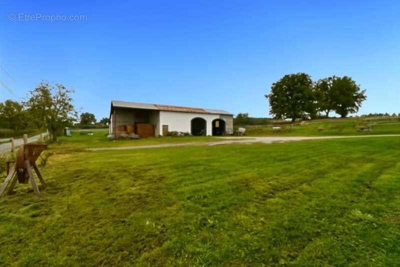 Maison à VALLON-EN-SULLY