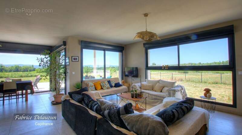 Maison à SAINT-SAUVEUR-DE-CRUZIERES