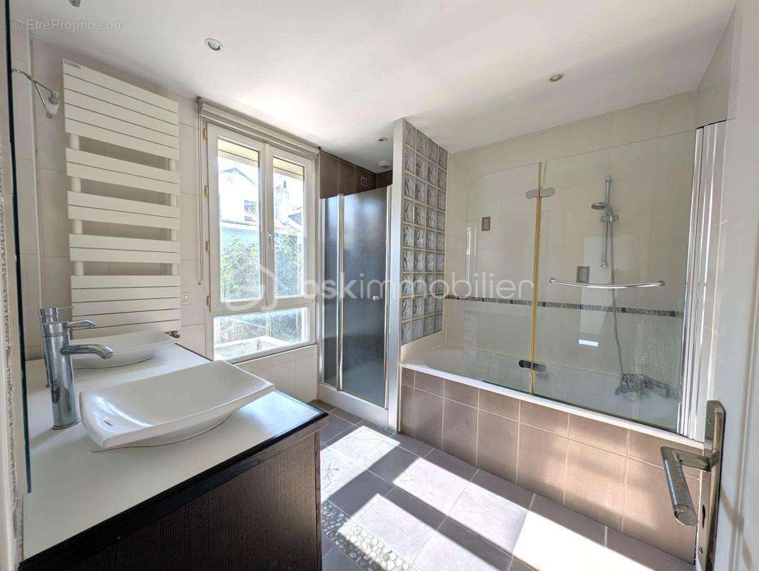 Maison familiale - 4 ch - Bureau - Cour - Centre-ville - Quartier Danton - DPE B - photo 3