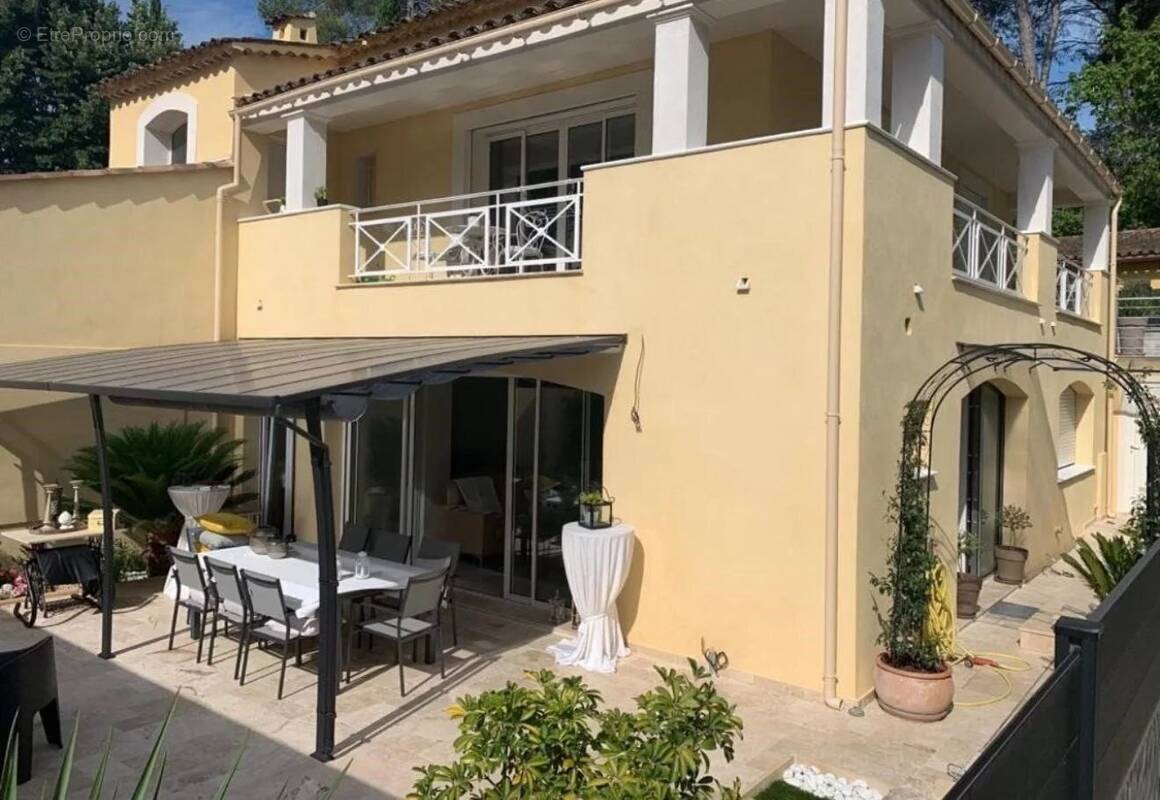 Maison à MOUGINS
