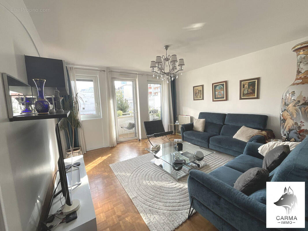 Appartement à COURBEVOIE