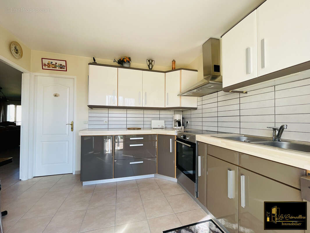 cuisine  - Maison à SAINT-ARNOULT-EN-YVELINES