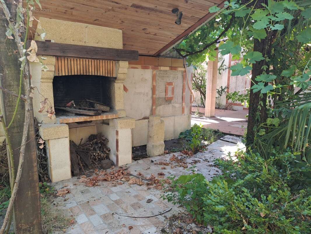 Grande Maison énorme potentiel - photo 12