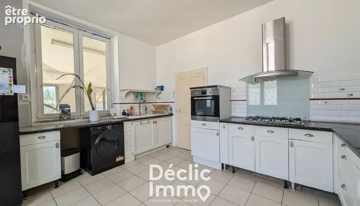 Maison familiale avec jardin et dépendances  entre Civray et Ruffec - photo 9