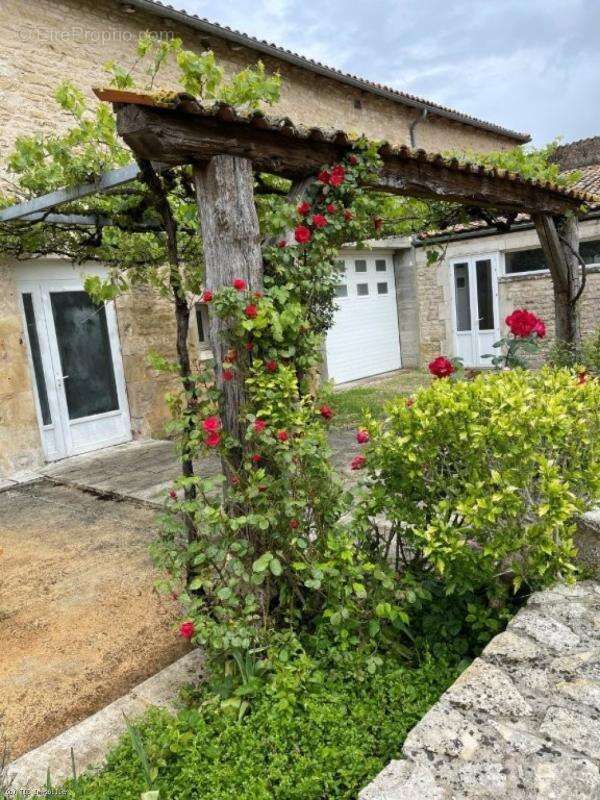 Maison à CHEF-BOUTONNE
