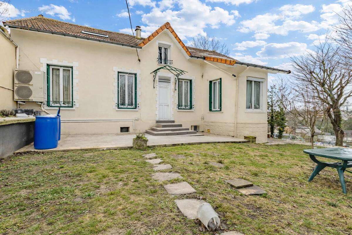 Maison à LE THILLAY