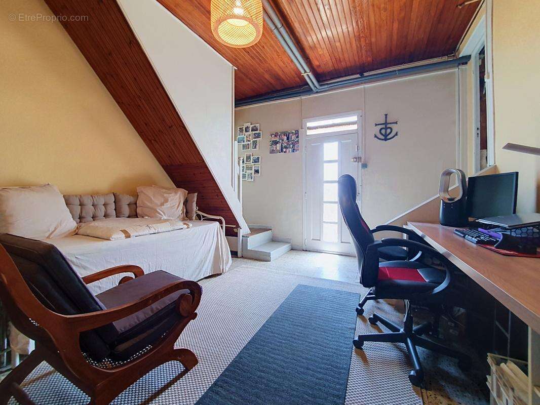 Maison - Mitoyenne - 3 Chambres - Buanderie - Abri de jardin - Jardin - Garage - Proche toutes commodités - photo 16