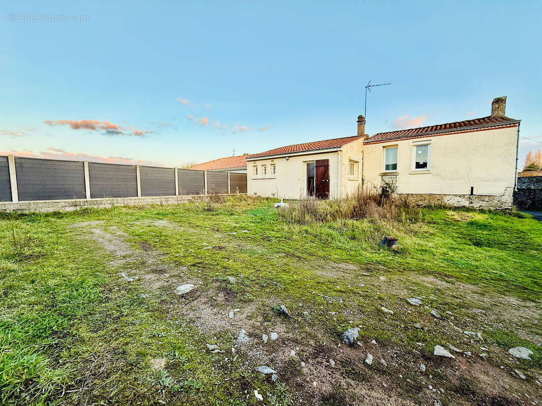 Maison à SAINT-JULIEN-DE-CONCELLES
