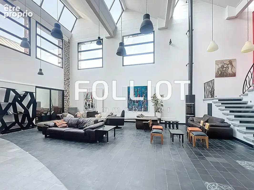 A VENDRE - Loft Fougères 9 pièce(s) 550 m2 - photo 2