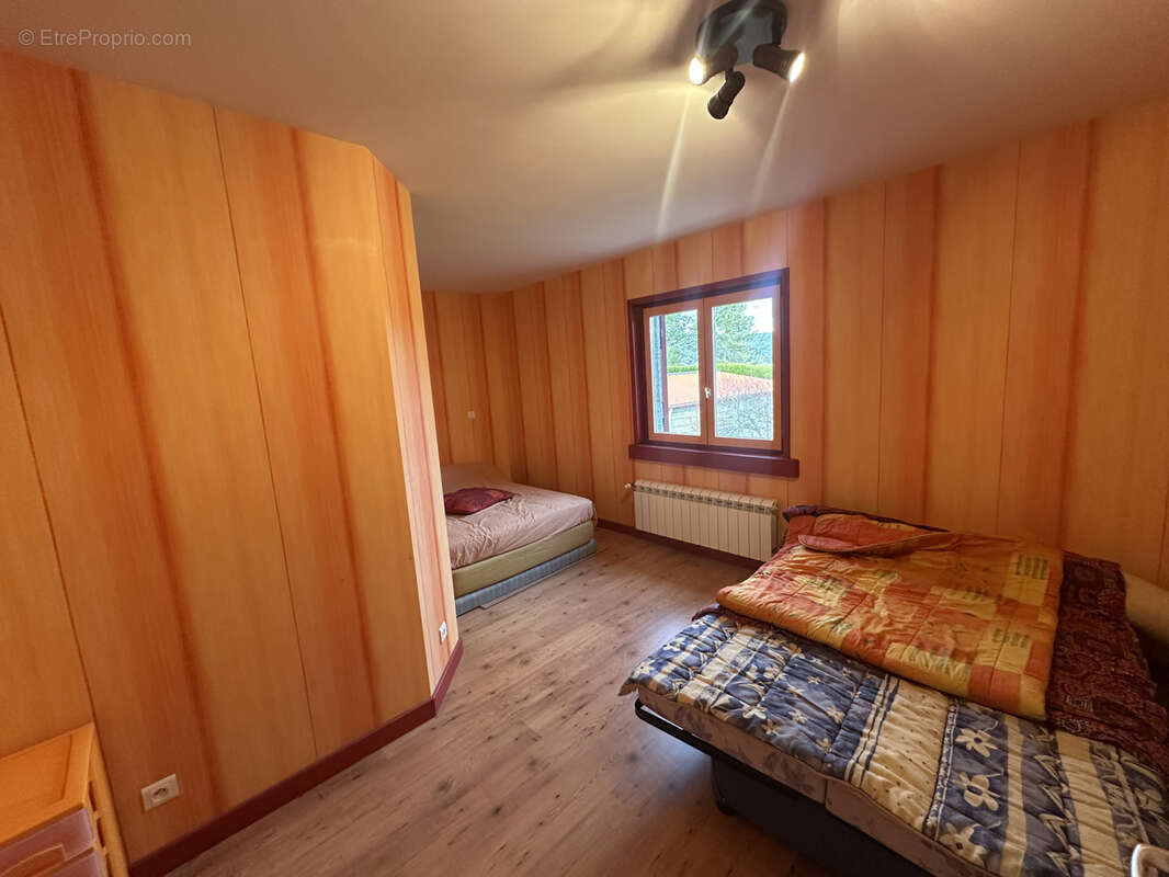 Maison à CELLES-SUR-DUROLLE