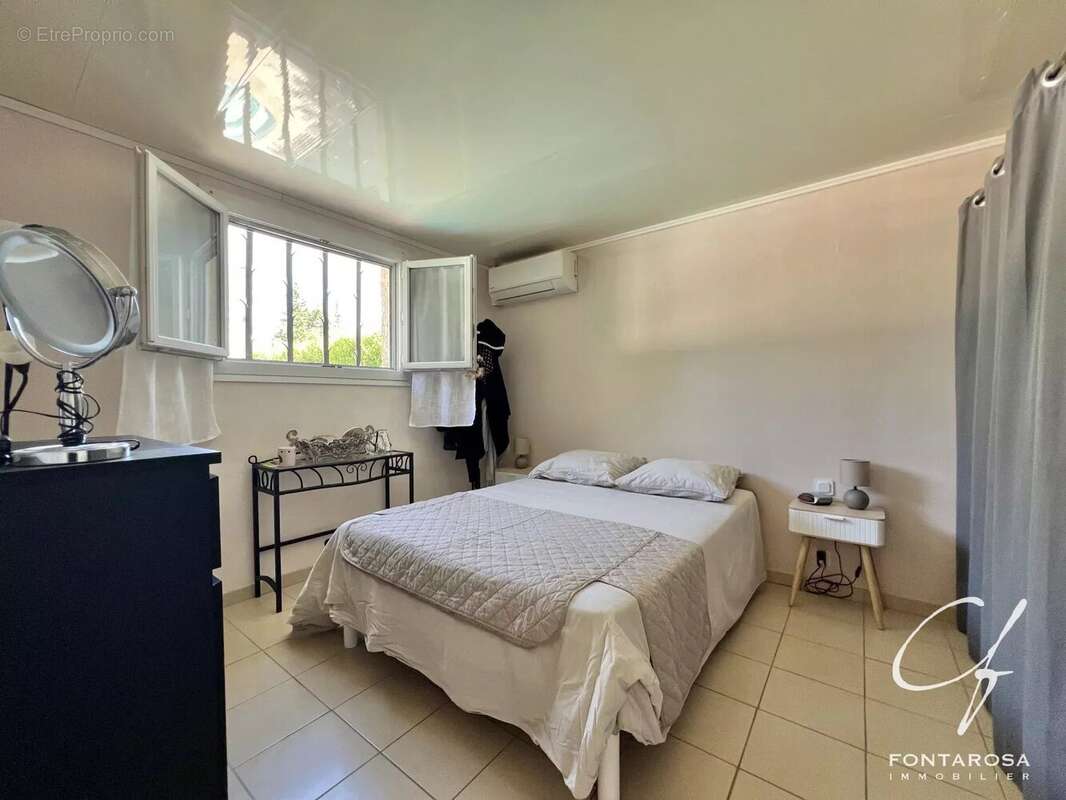 Maison à ROQUEBRUNE-SUR-ARGENS