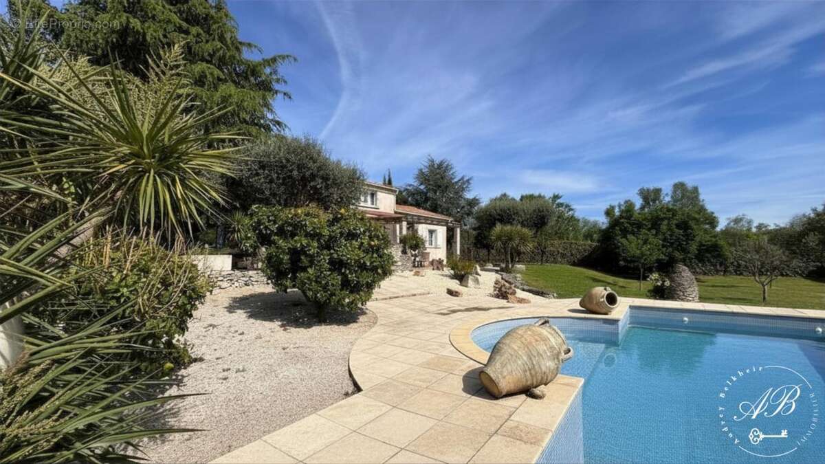 Maison à MOUSSAC