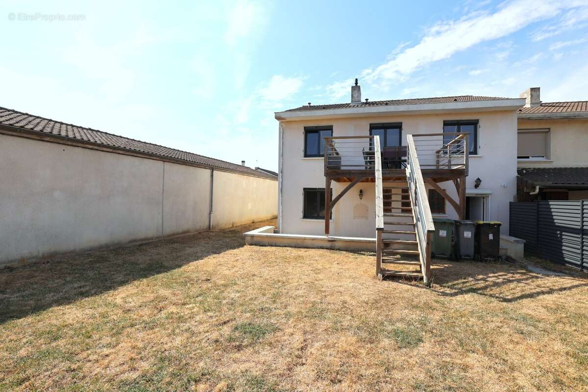 Maison à vendre 6 pièces avec garage en sous sol et jardin plat SAINT MARTIN SUR LE PRE (51) - photo 16