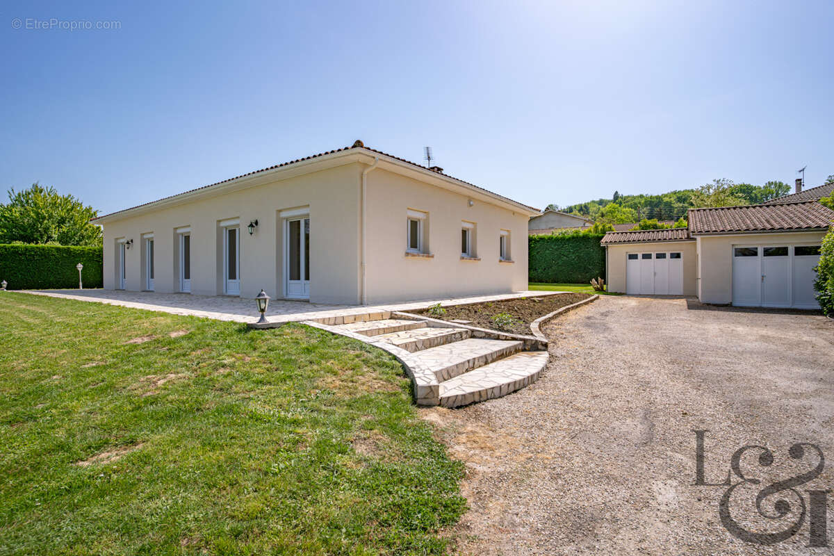 Maison à PUJOLS