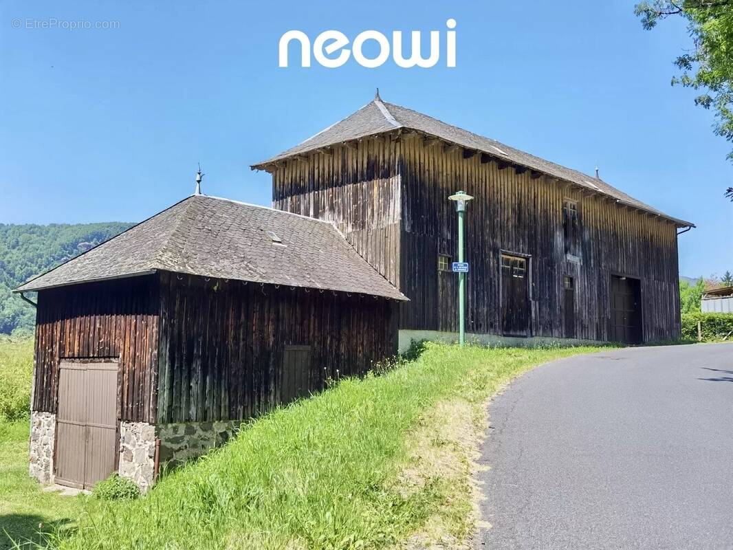 Commerce à VIC-SUR-CERE