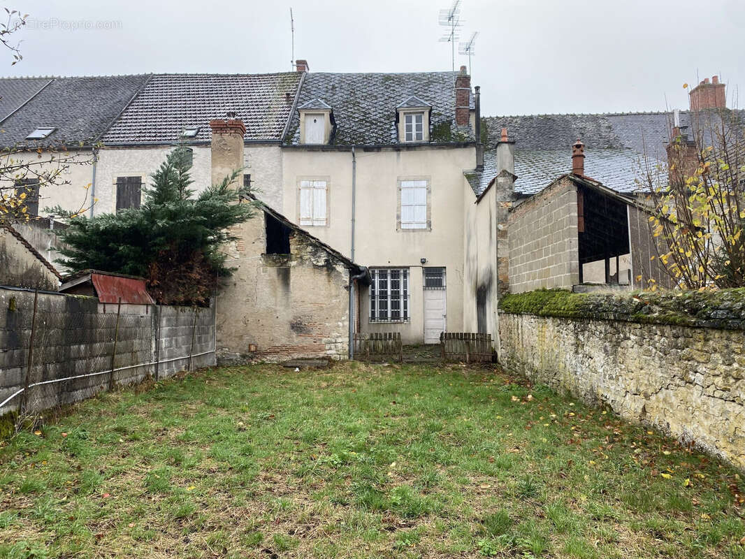 Maison de ville à rénover ! - photo 3