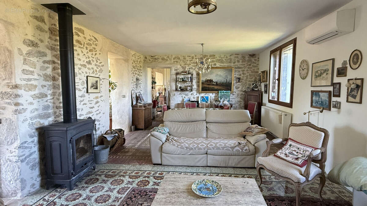 Maison à ALLEGRE-LES-FUMADES