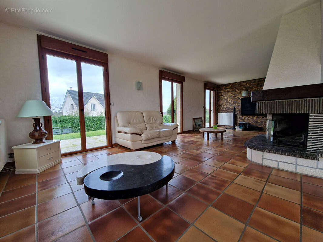 Maison à MONTMAIN