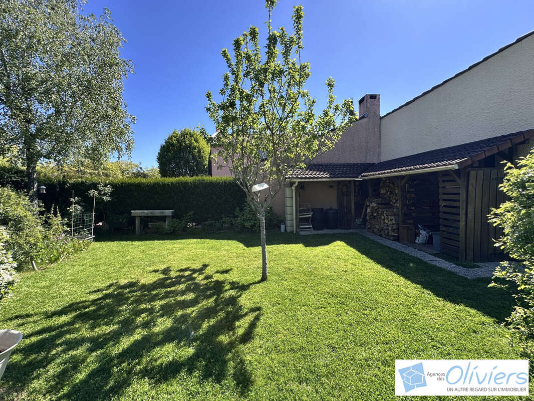 Maison à VOISINS-LE-BRETONNEUX