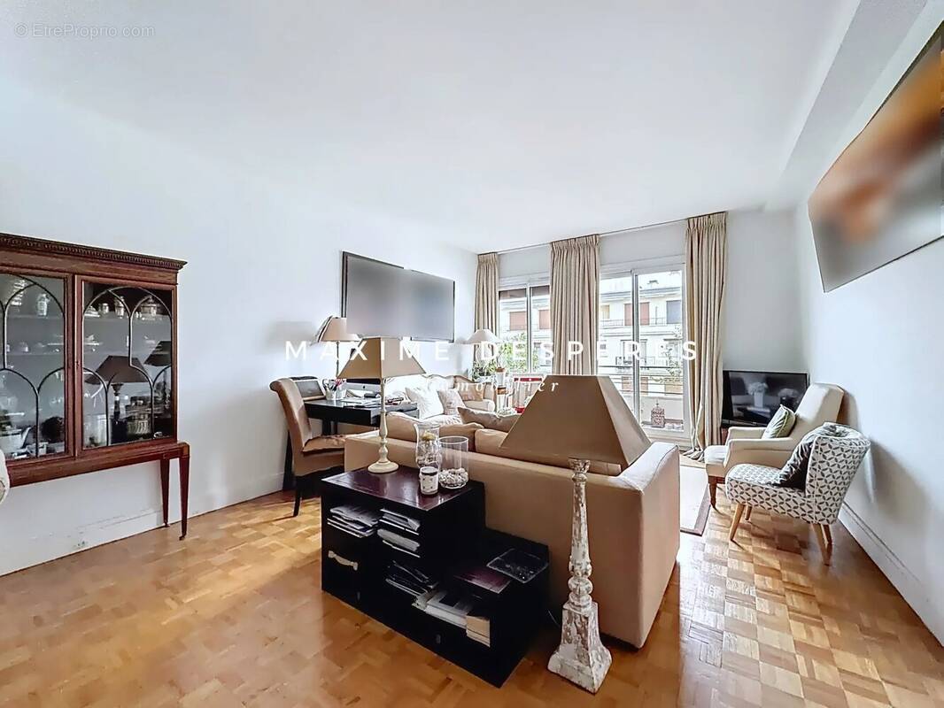 Appartement à NEUILLY-SUR-SEINE