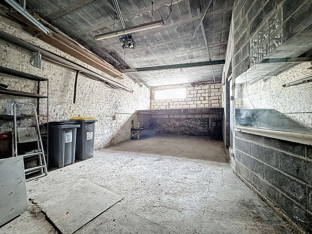 Maison proche des commerces avec terrasse de 42 m2 et un grand garage. - photo 8