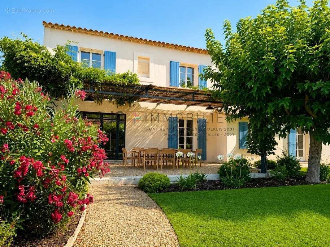 Saint-Rémy-de-Provence – Maison lumineuse de 4 chambres avec piscine proche centre - photo 4