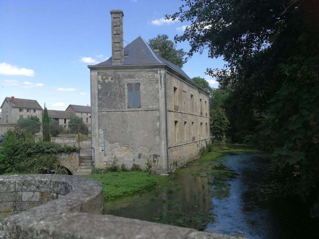 Maison à SALLES