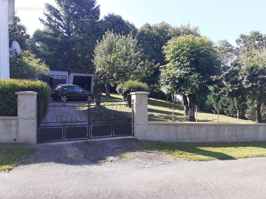 Maison à LADIGNAC-LE-LONG