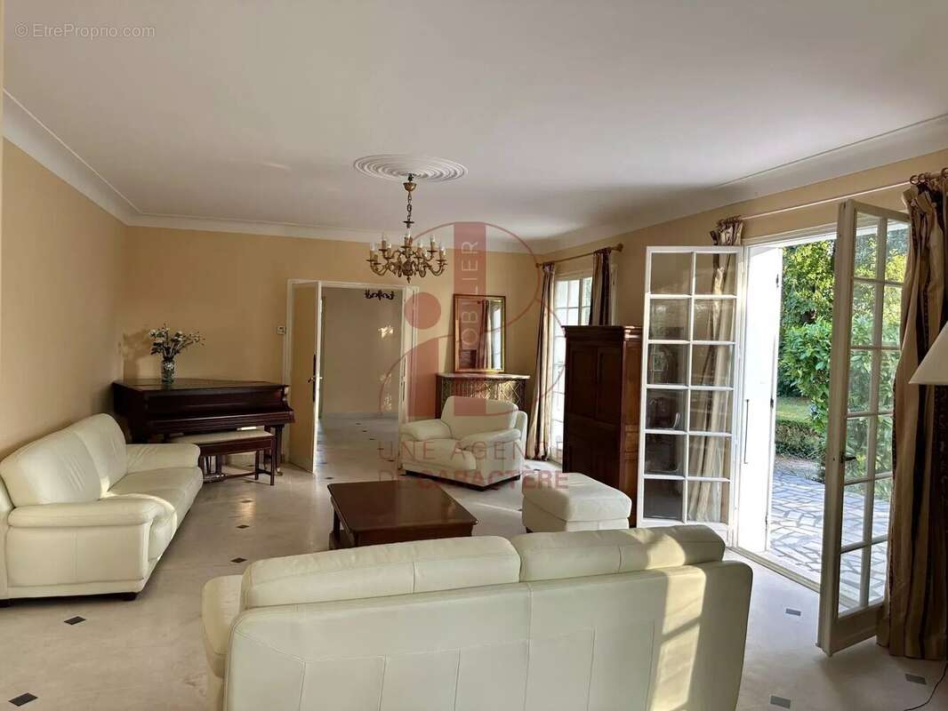 Maison à SAINT-MARTIN-EN-BIERE