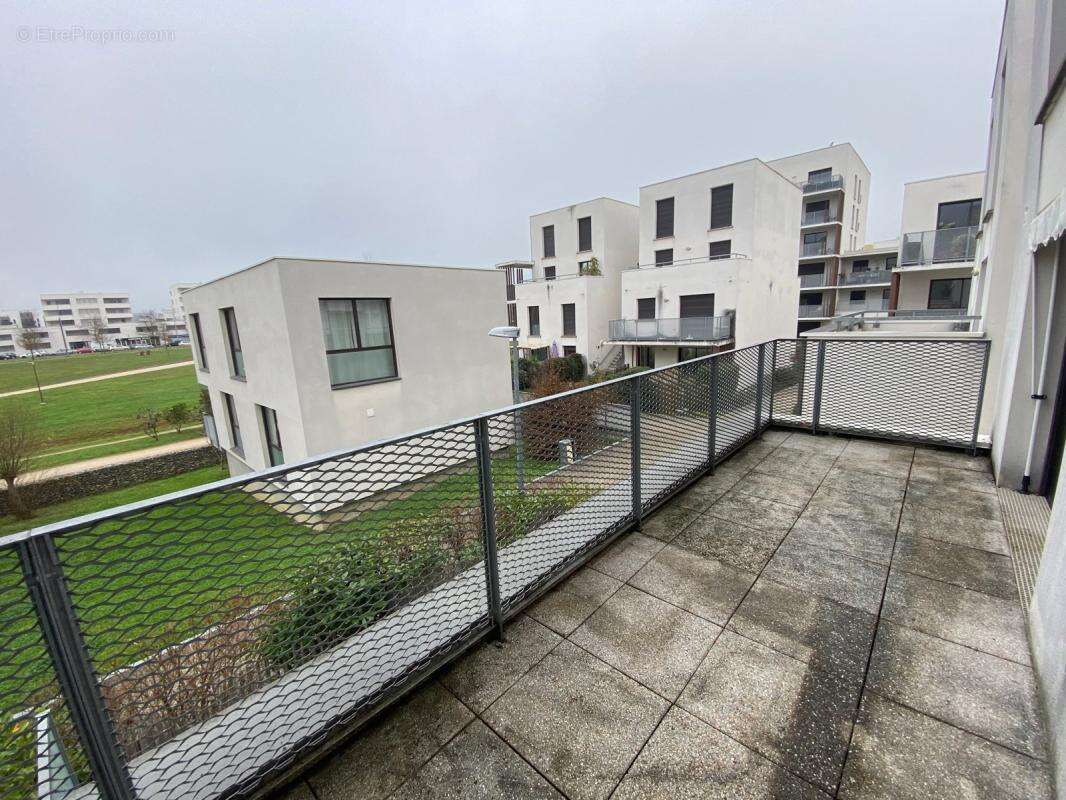 Appartement à BEAUZELLE