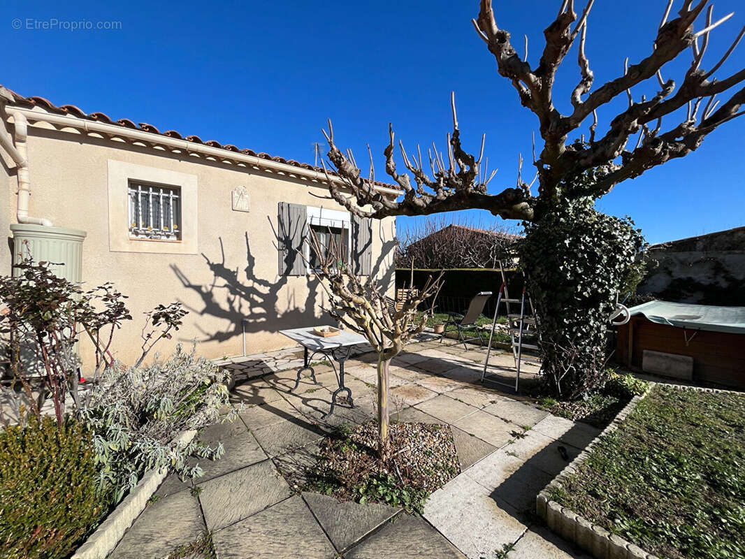 Maison à L'ISLE-SUR-LA-SORGUE