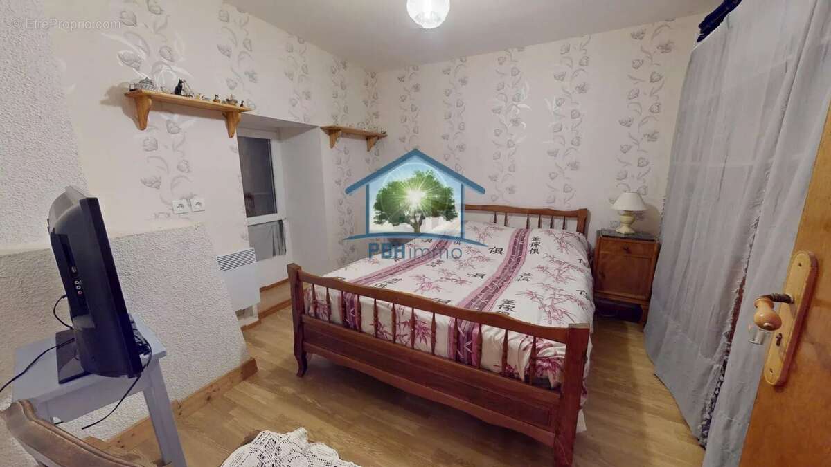 Maison à SAINT-SAUVES-D&#039;AUVERGNE