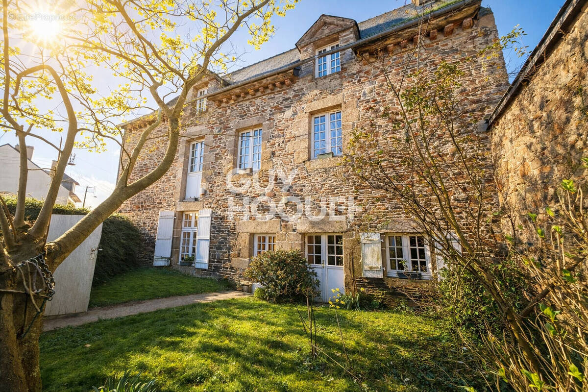 Maison à DOL-DE-BRETAGNE