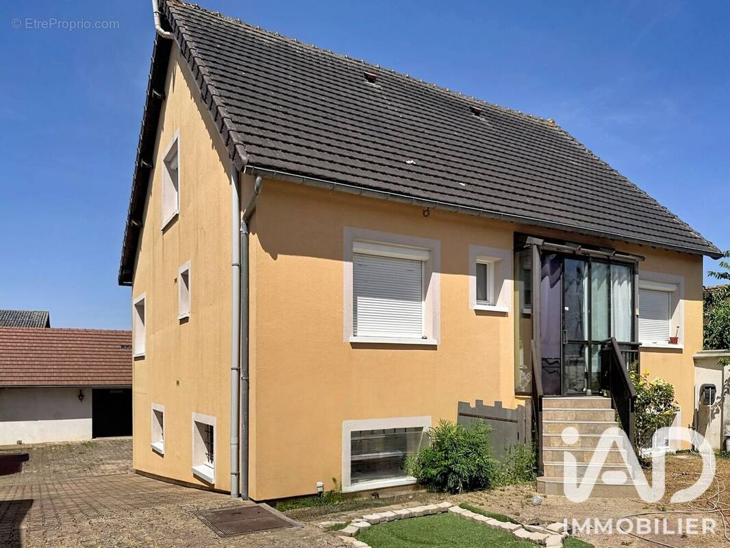 Photo 1 - Maison à MONDONVILLE-SAINT-JEAN