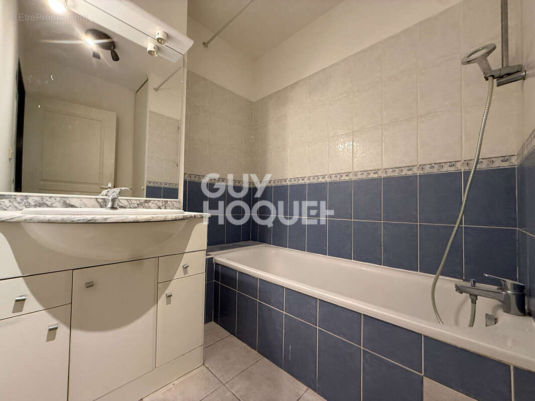 Appartement F2, 43 m² en rez-de-chaussée avec terrasse et parking, à vendre à PERPIGNAN, quartier Saint Martin - photo 10