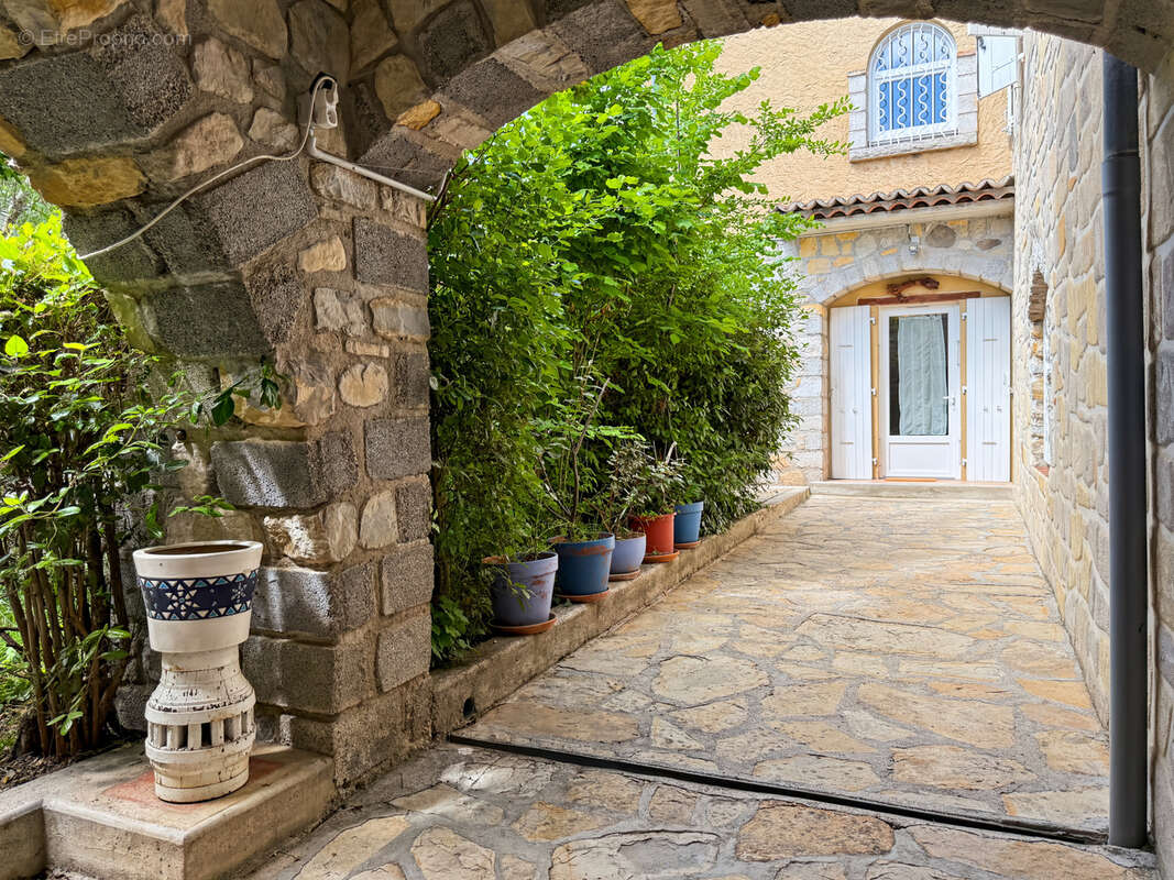 Maison à VILLENEUVE-DE-BERG