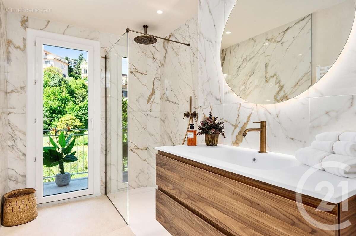 Appartement à ROQUEBRUNE-CAP-MARTIN