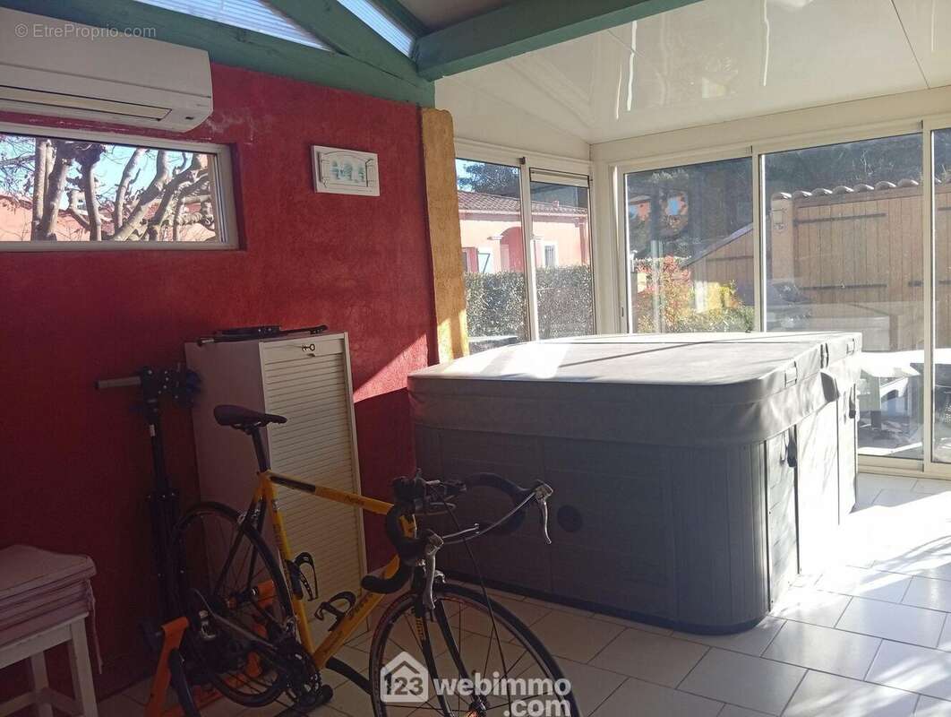 Véranda ou salle de détente/spa - Maison à LE THORONET