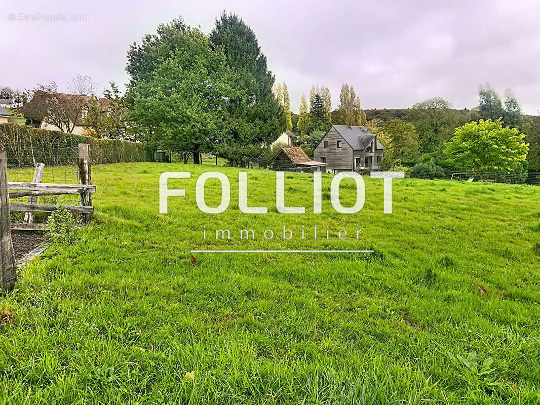 Terrain à SAINT-POIS