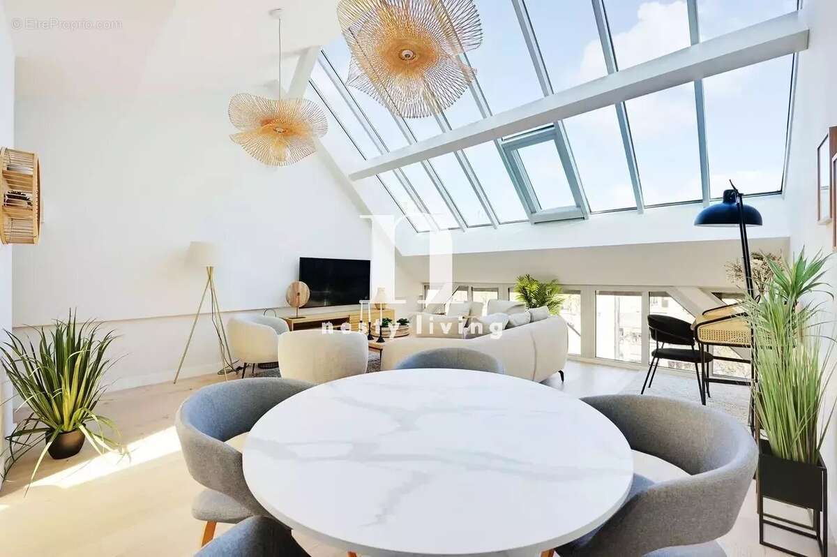 Appartement à PARIS-16E