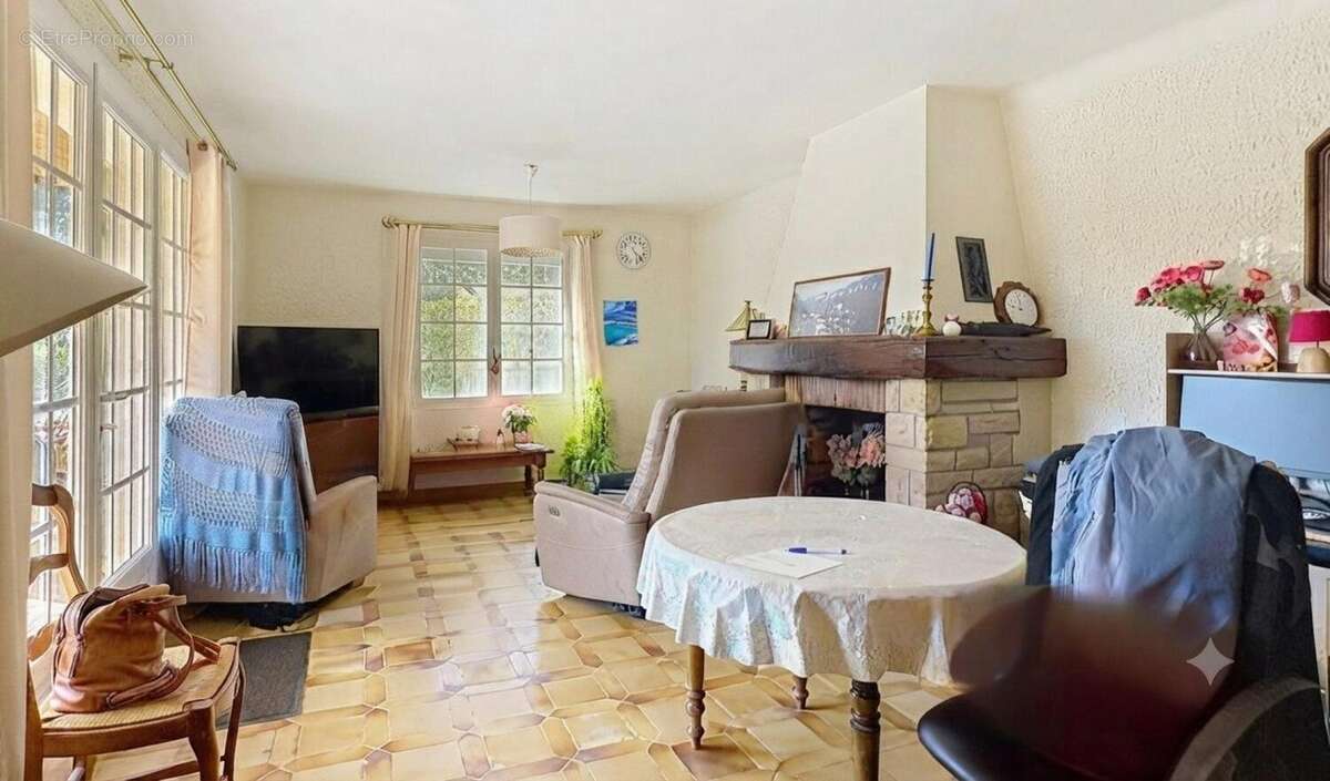 Maison 90 m² à Rians  - photo 6