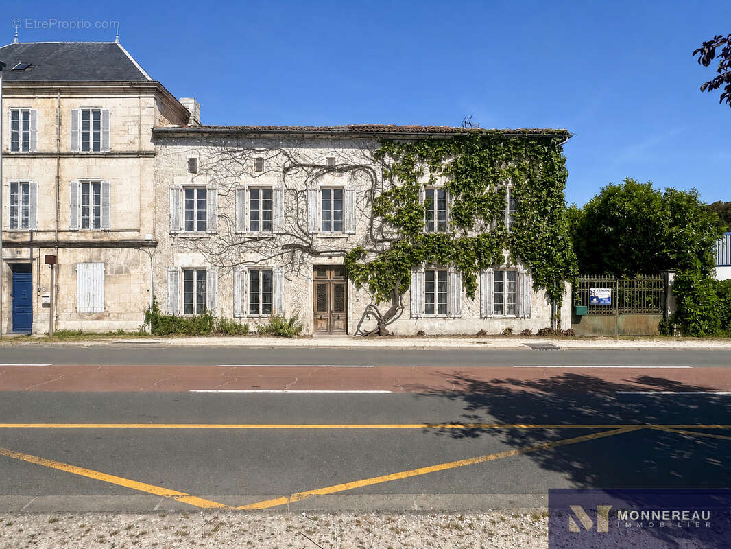 Maison à BARBEZIEUX-SAINT-HILAIRE