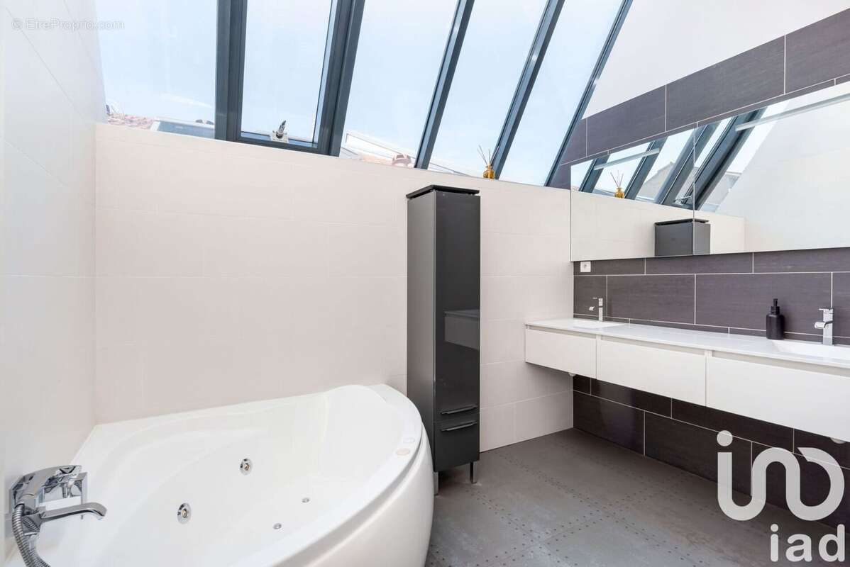 Photo 7 - Commerce à VILLEURBANNE