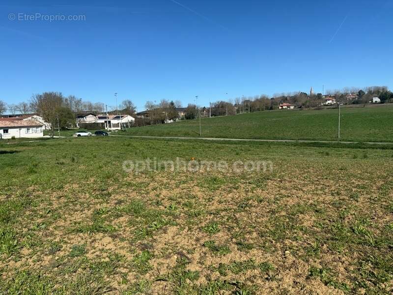 Terrain à CADOURS