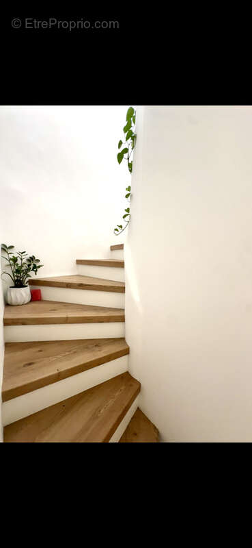 Appartement à CEYRESTE