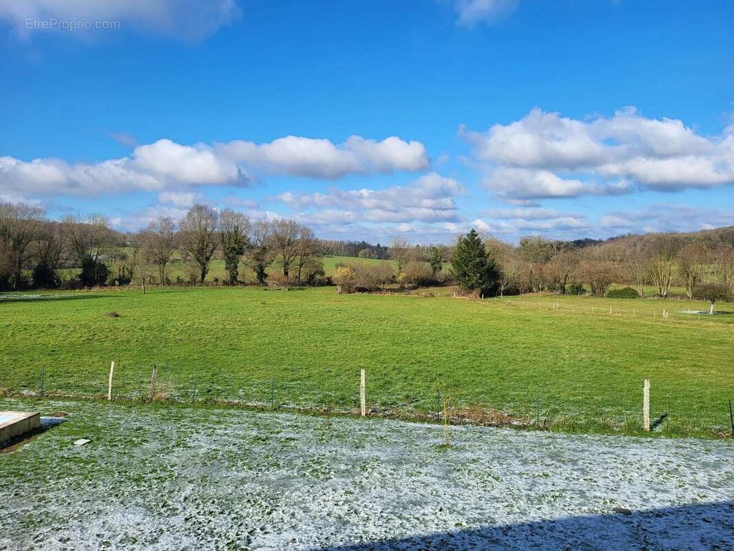 Maison à SAINT-PRIEST-LA-PLAINE
