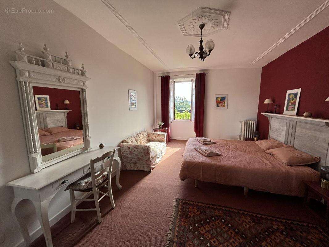 Maison à SAINT-BONNET-LA-RIVIERE