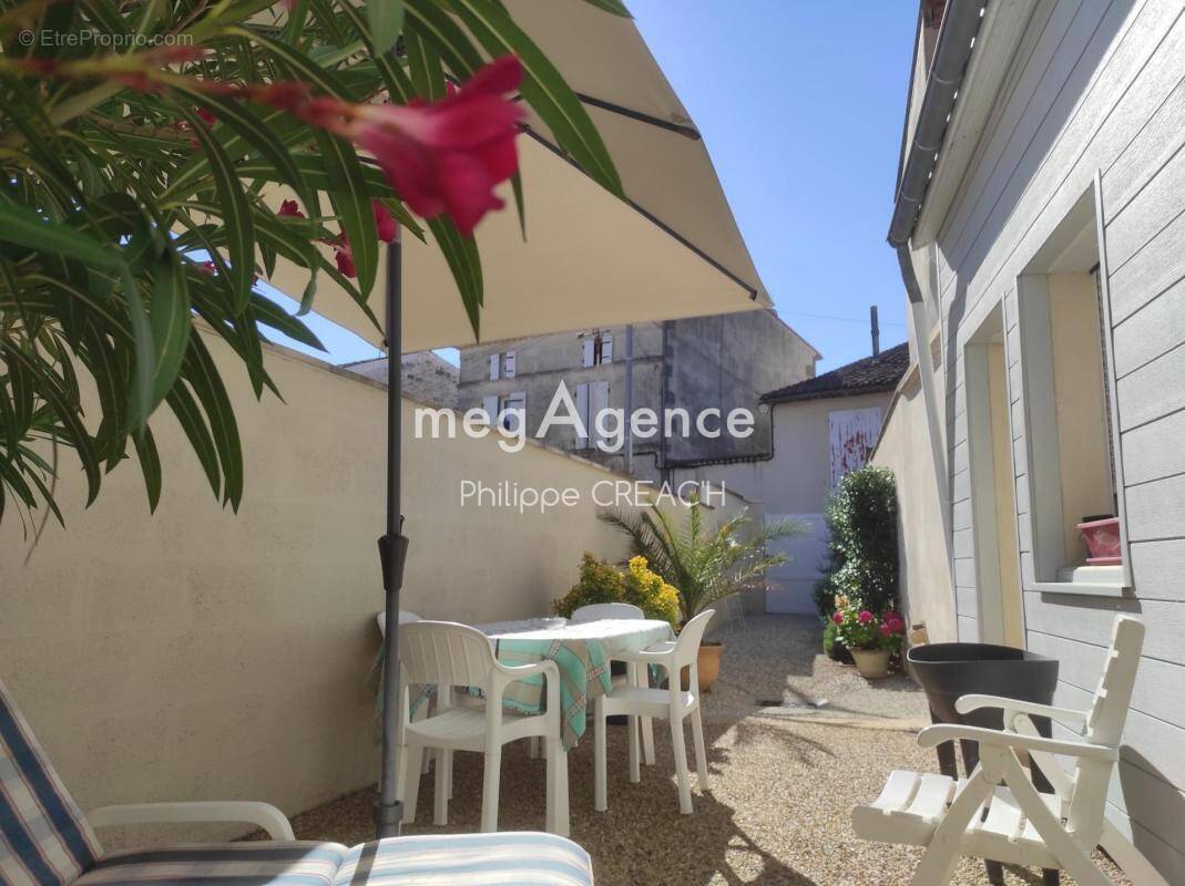 Maison à SAINT-JEAN-D'ANGELY