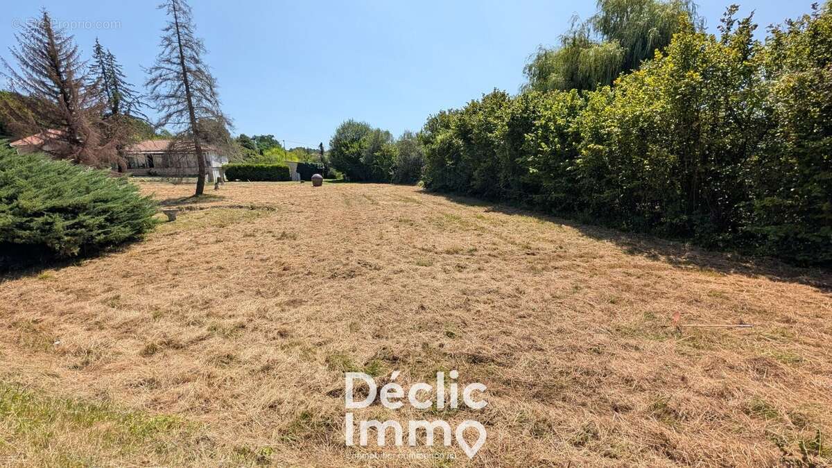 Terrain à vendre  2 000 m² à La Couronne (16400) - photo 2